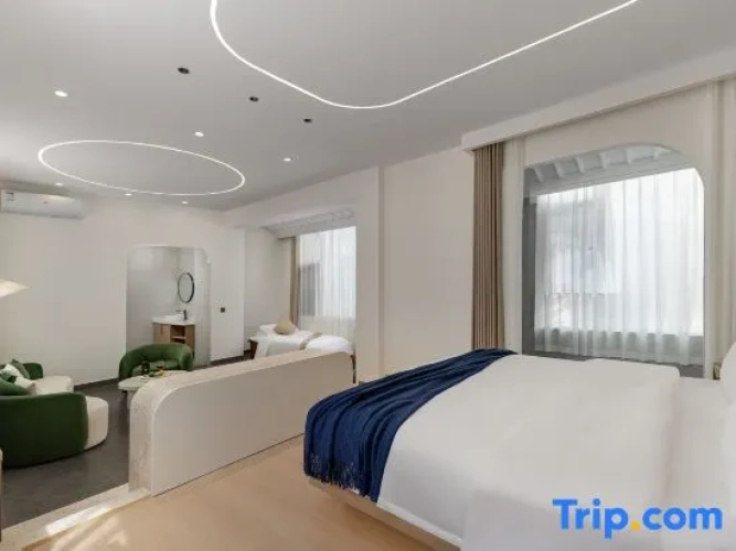 Luxury Suite