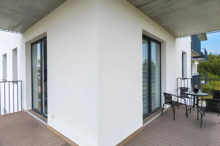 Spacious Bright Apartment by Renters