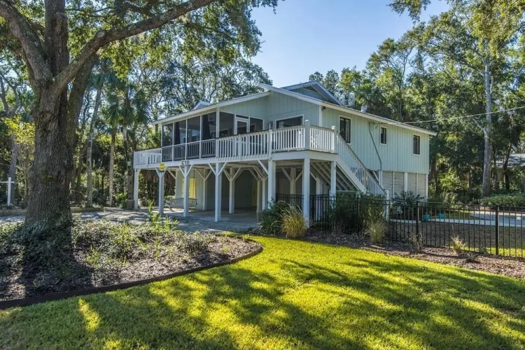 Cottage with balcony