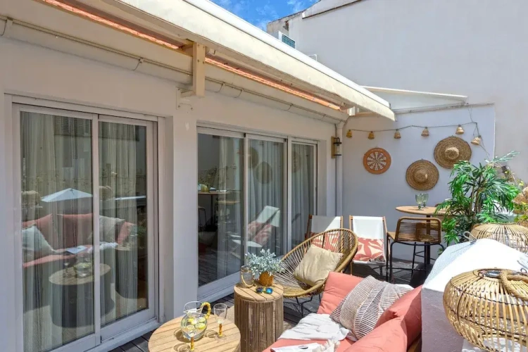3 Bedrooms Apartment