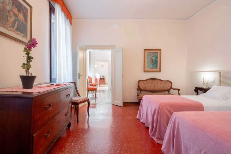 3 Bedrooms Apartment