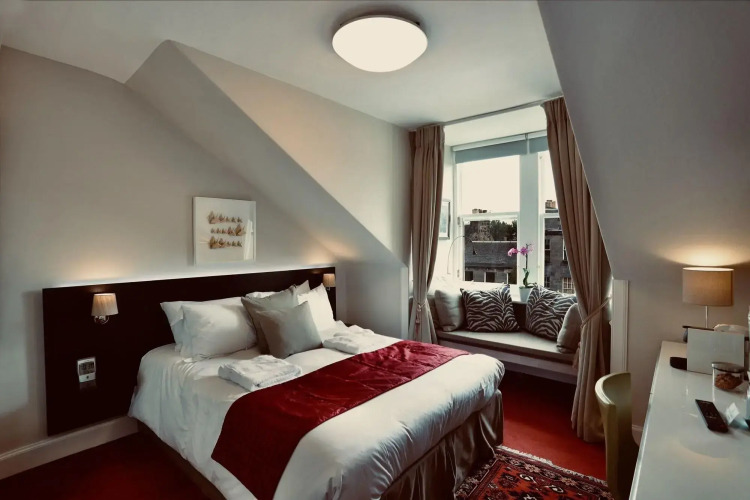 Sheridan Guest HouseOver view