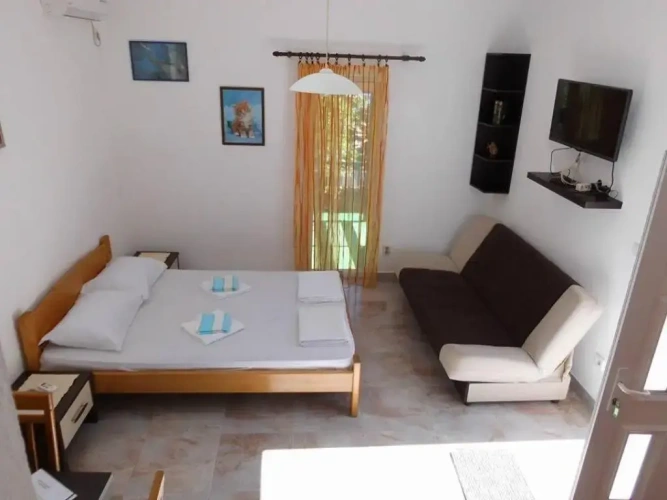 Studio with balcony and with sea view