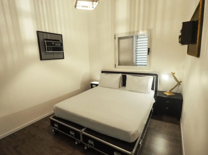1 Bedroom Economy Basement room