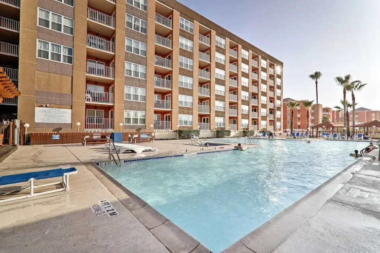 Steps to Beach: Beach Haven w/ Shared Amenities
