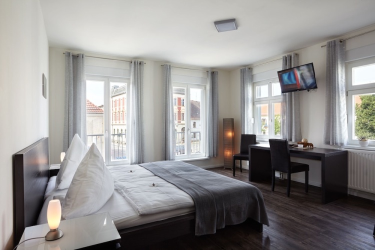 Standard Double room with city view