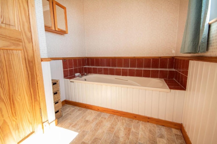 3 Bedrooms Cottage