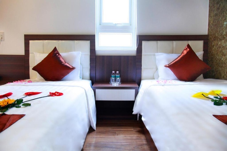 Standard Twin room with view
