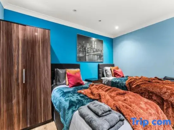 Spacious 2 Bedroom Riverside Home | Welsh Back