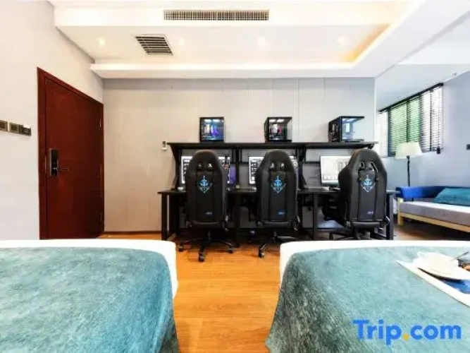 Deluxe Triple Suite