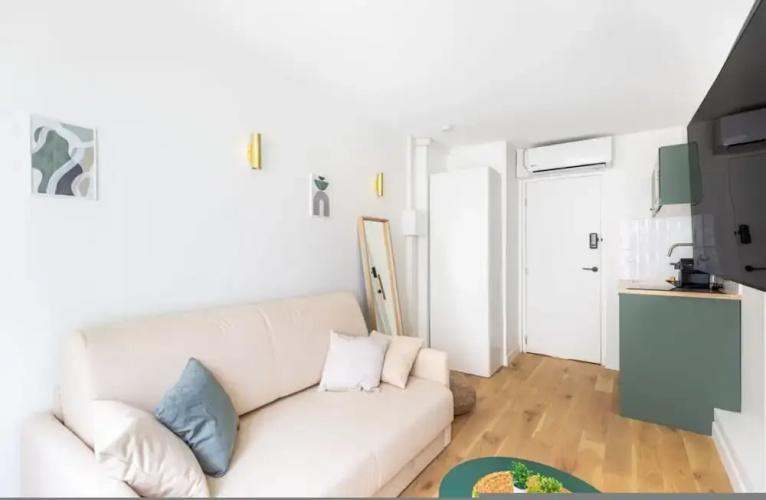 Lavie Maison Equipped Studio Chartrons