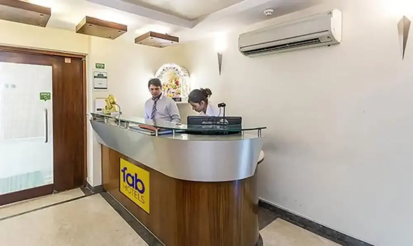 Fabhotel Poco Loco