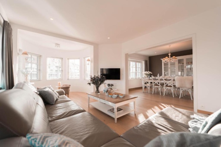 3 Bedrooms Apartment