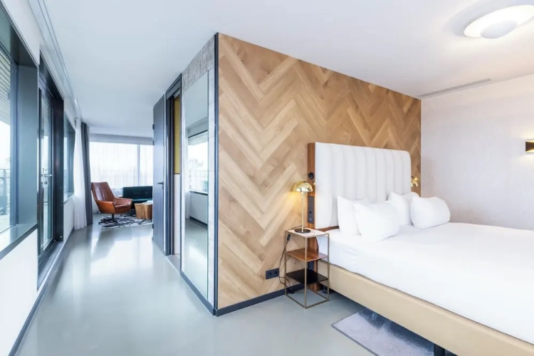 Suite with balcony