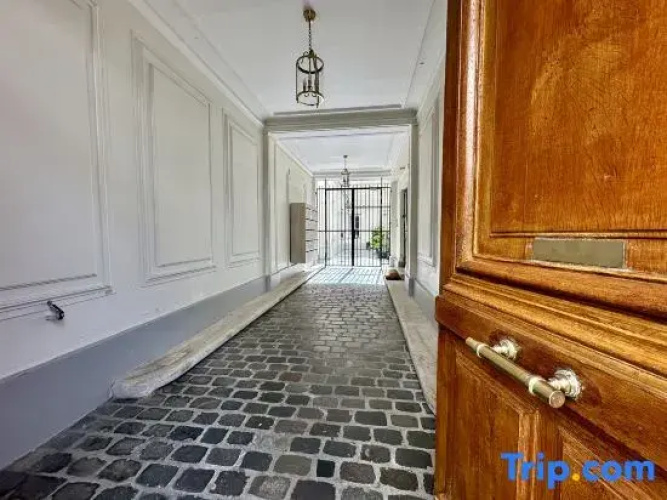 Sumptuous flat with lift near Opéra