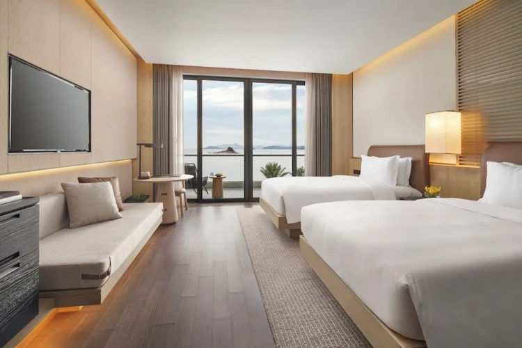 Classic High Floor Club Lounge Access Twin room with balcony and with ocean view