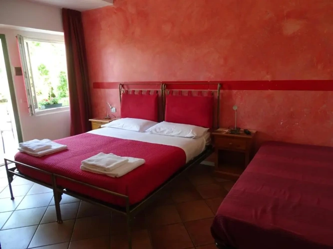 Standard Triple room