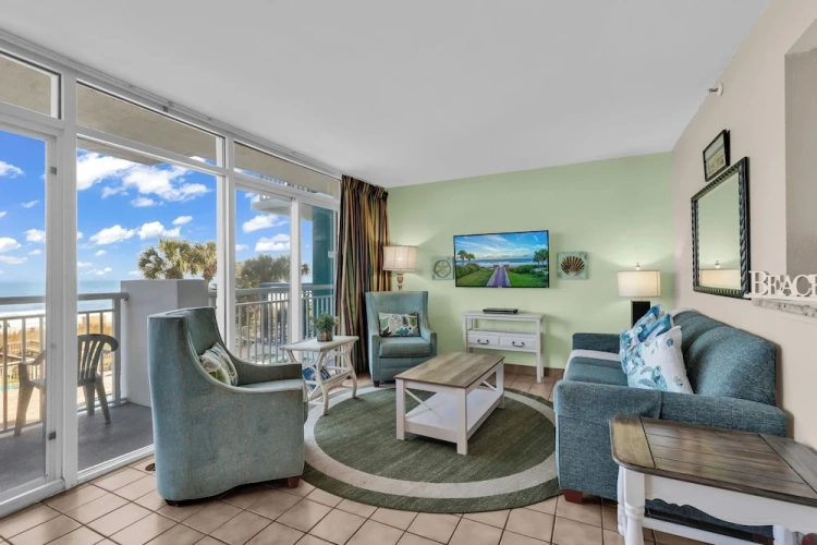 2 Bedrooms Classic room with balcony and oceanfront