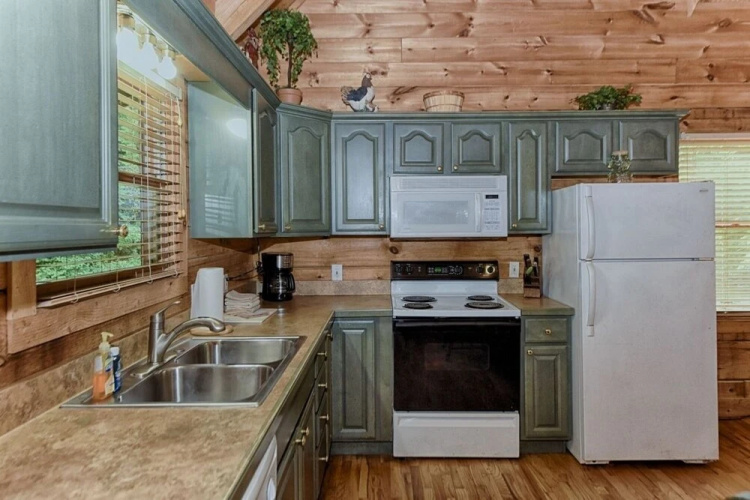 Whisper Creek 2 Bedroom Cabin by RedAwning