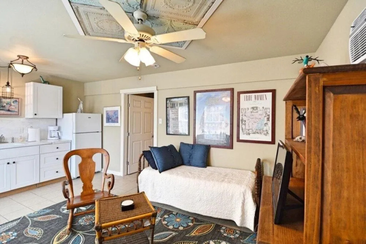 Elm Street Cottage