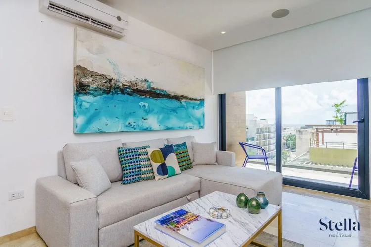 Grand Oceanview Condo with Rooftop Pools