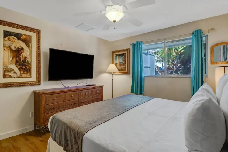 250 1st St-a