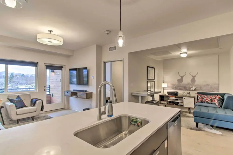 Chic Bozeman Apartment - 1 Block Off West Main St! - Bozeman, MT