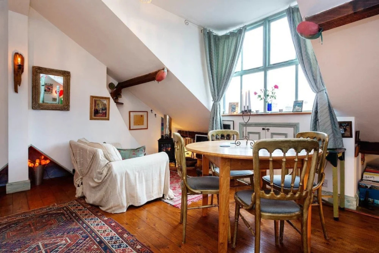 Veeve - The Attic Studio