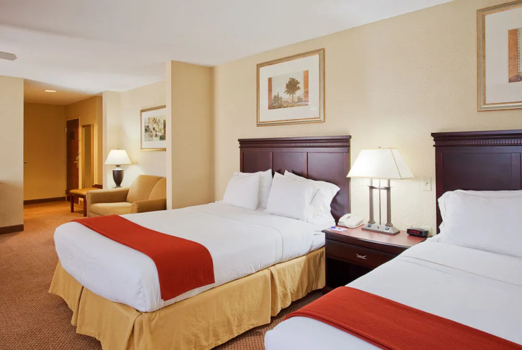 Holiday Inn Express Hotel & Suites Lucedale