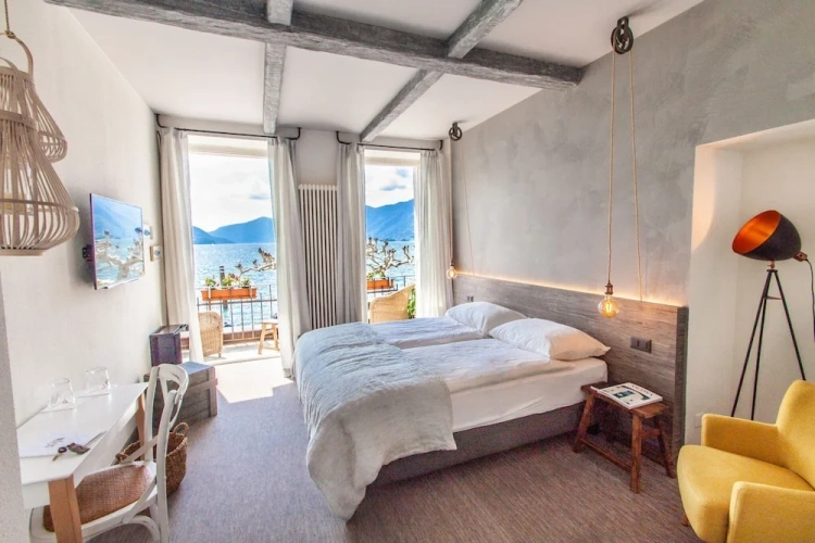 Standard Double room with balcony and with lake view
