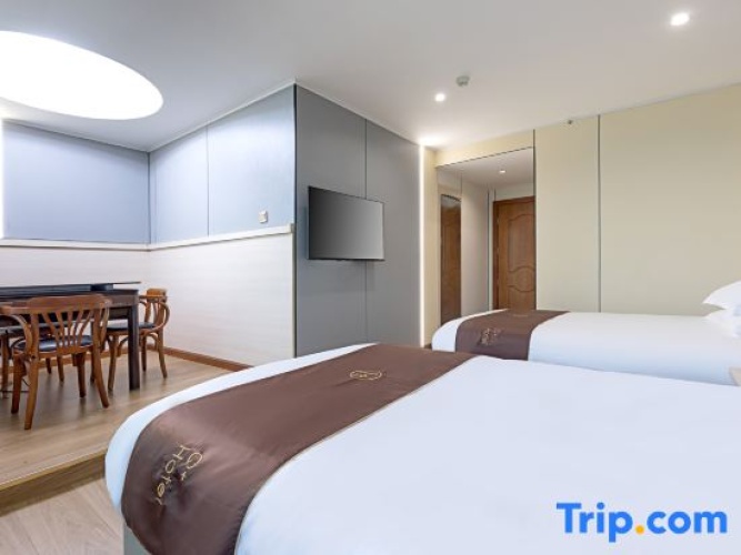 Standard Double room with street view