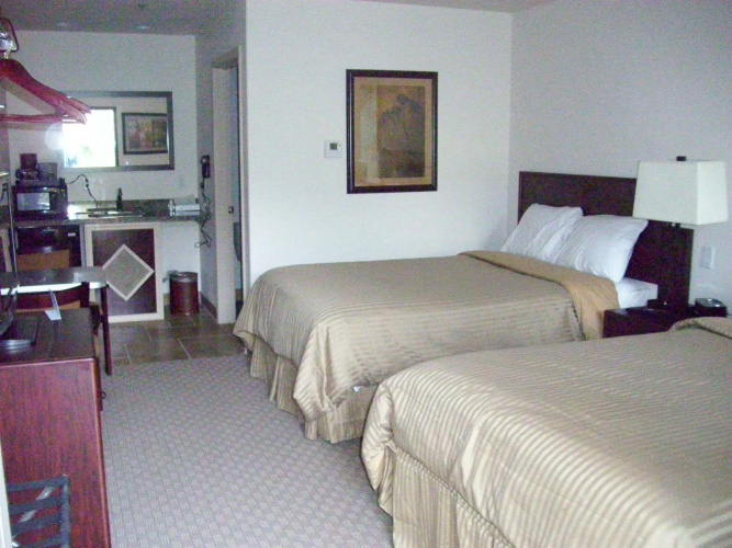 Price Pointe Inn