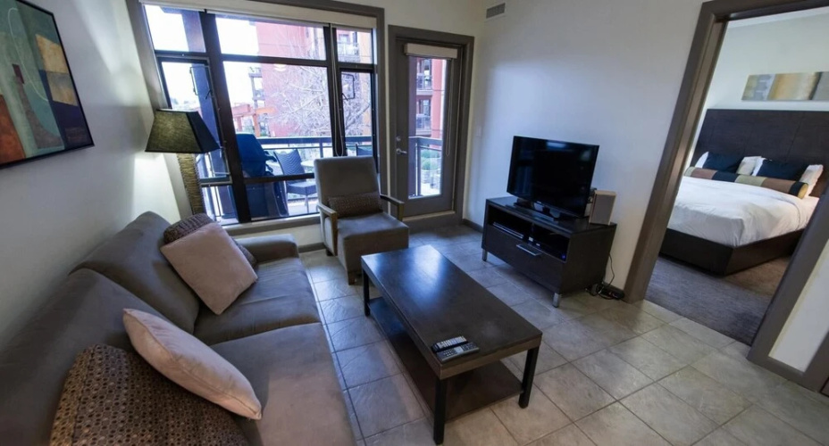 Bright Apartment Facing Pool Area #423