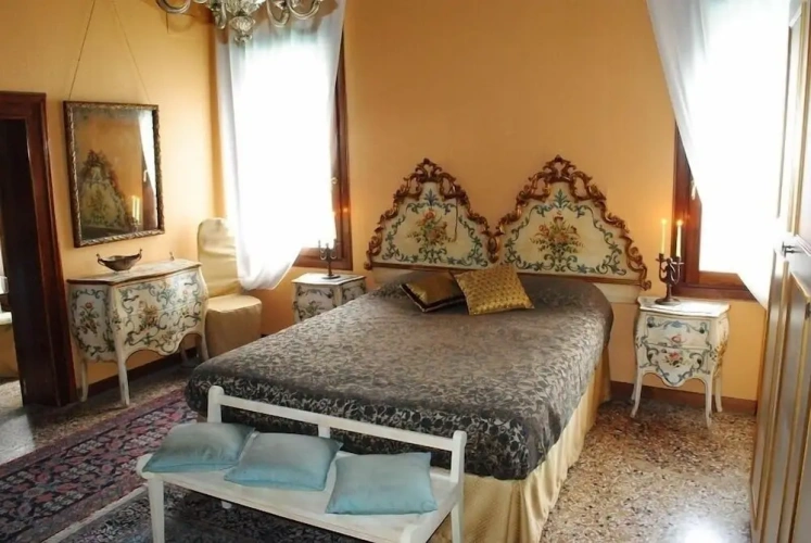 1 Bedroom Suite with canal view