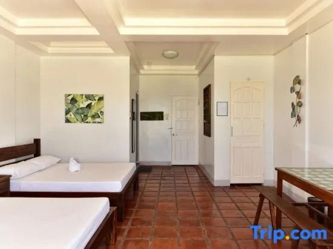 Standard Quadruple Family room beachfront