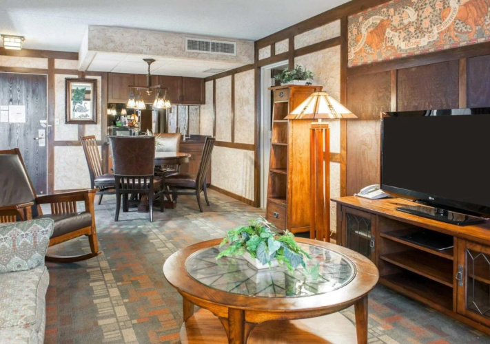 Clarion Hotel And Conference Center