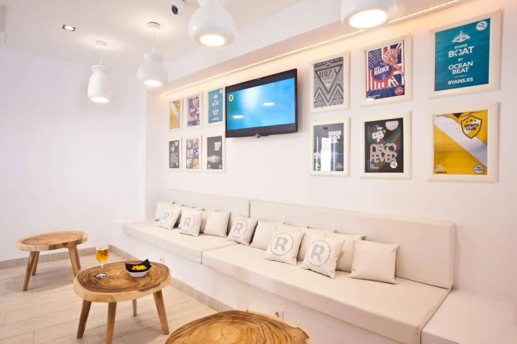 Ten Hostel