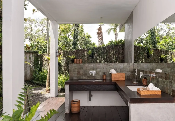 4 Bedrooms Luxury Sextuple Villa beachfront
