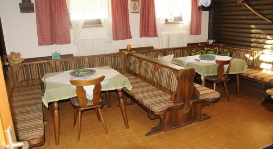 Haus Pension Dorfer
