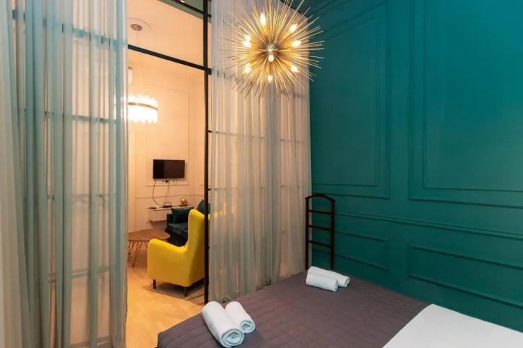 Stylish 3BR House with balcony