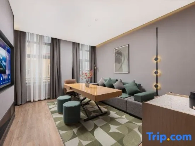Deluxe Suite