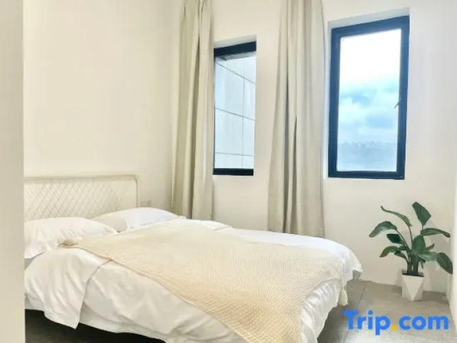 Standard Twin Family room with city view