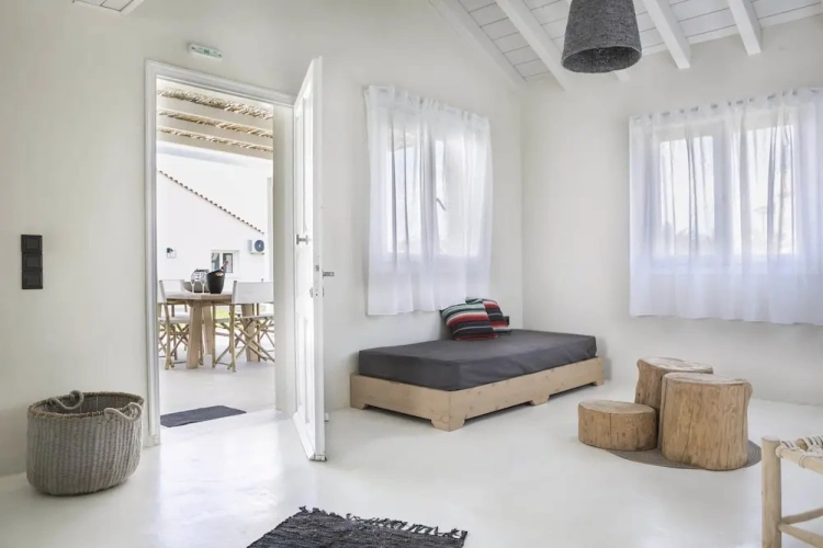 2 Bedrooms Basement Villa