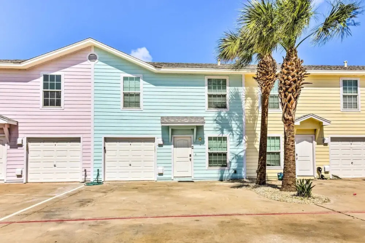 Near Beach & Golfing: Port Aransas Condo w/ Deck