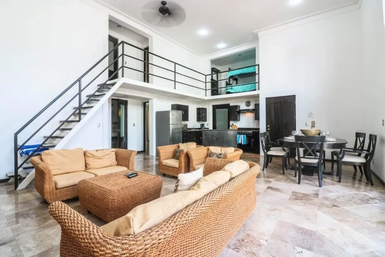5 Bedrooms Apartment
