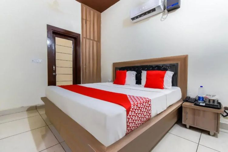 Hotel Amigo by OYO Rooms