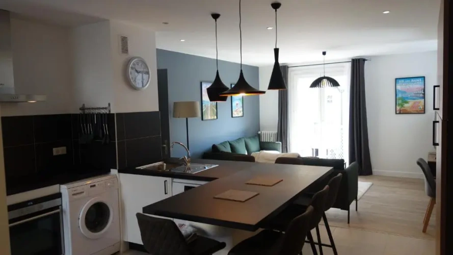 3 Bedrooms Apartment