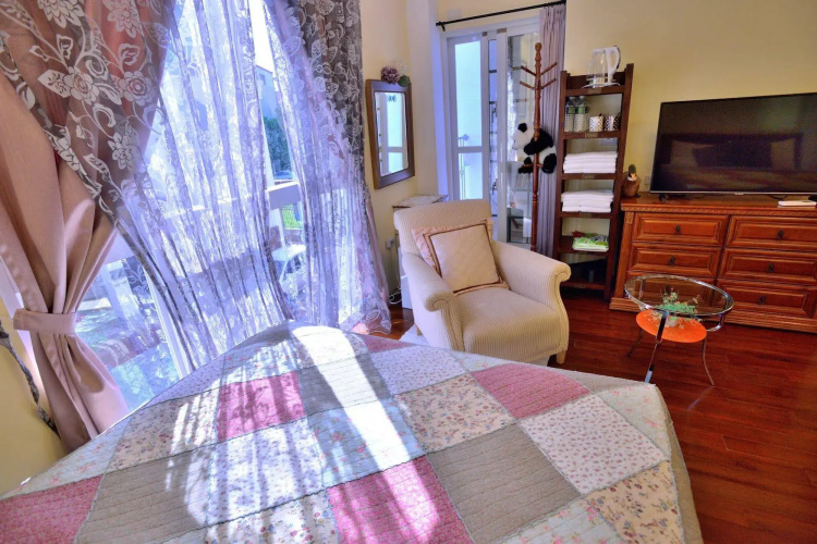 White Cotton Candy B&B