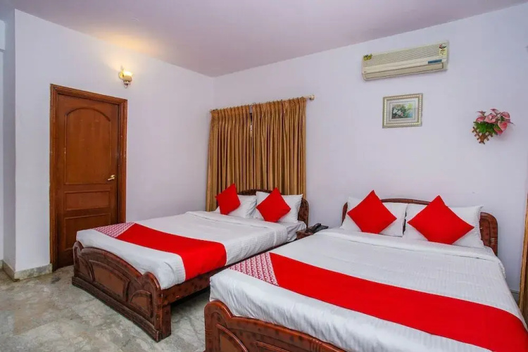 Uv Comforts By OYO Rooms
