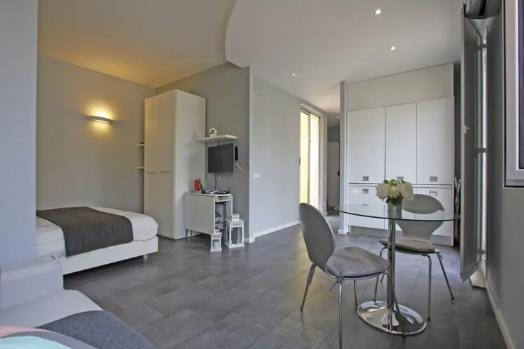 Travel & Stay - Sforza